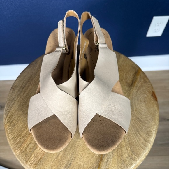Clarks Annadel Eirwyn Wedge Sandal in Nubuck Sable, 10 WIDE - Picture 2 of 8